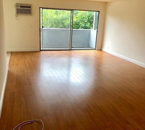2nd image of 954 N Croft Ave APT 304