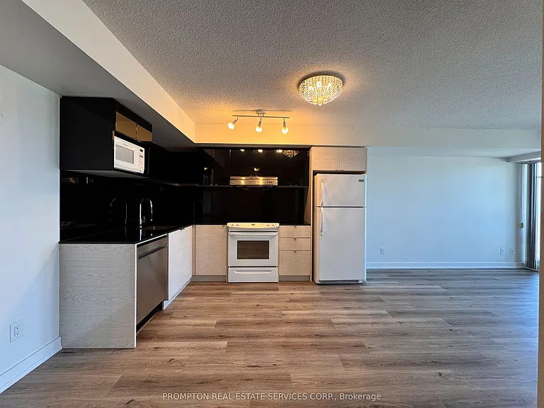72 Esther Shiner Blvd #612 — Photo 3