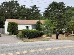 16 Panamoka Trl, Ridge, NY 11961