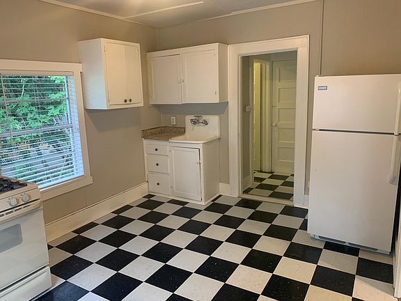 3rd image of 726 E Lime St #3