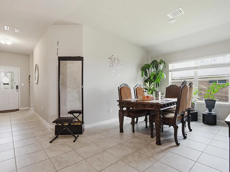 229 Cinnamon Loop — Photo 6