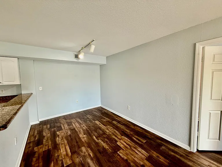 191 SW Palm Dr #108 — Photo 7