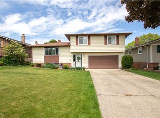 2720 Hetzel Dr, Parma, OH