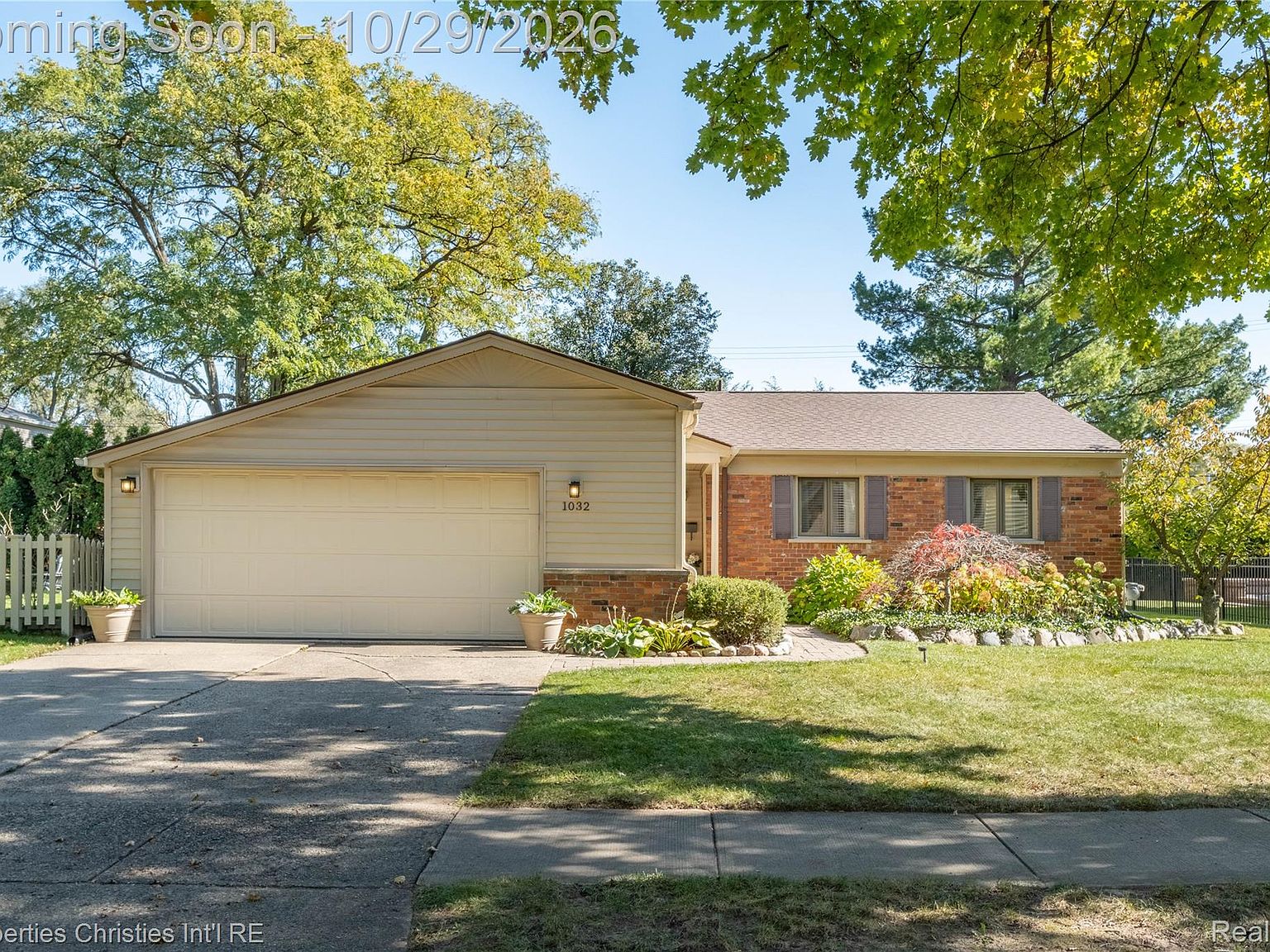 1032 Canterbury St, Northville, MI 48167