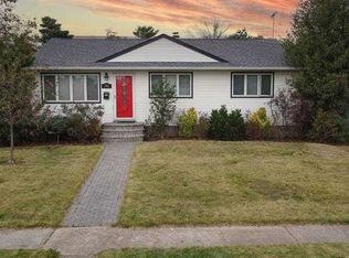 702 Hewlett St, Franklin Square, NY 11010