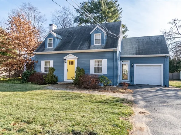 34 Hartford St, Natick, MA 01760