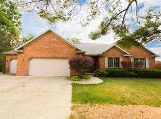 1049 N 2000 East Rd, Heyworth, IL 61745