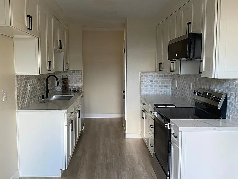 2207 Dover Ave — Photo 4