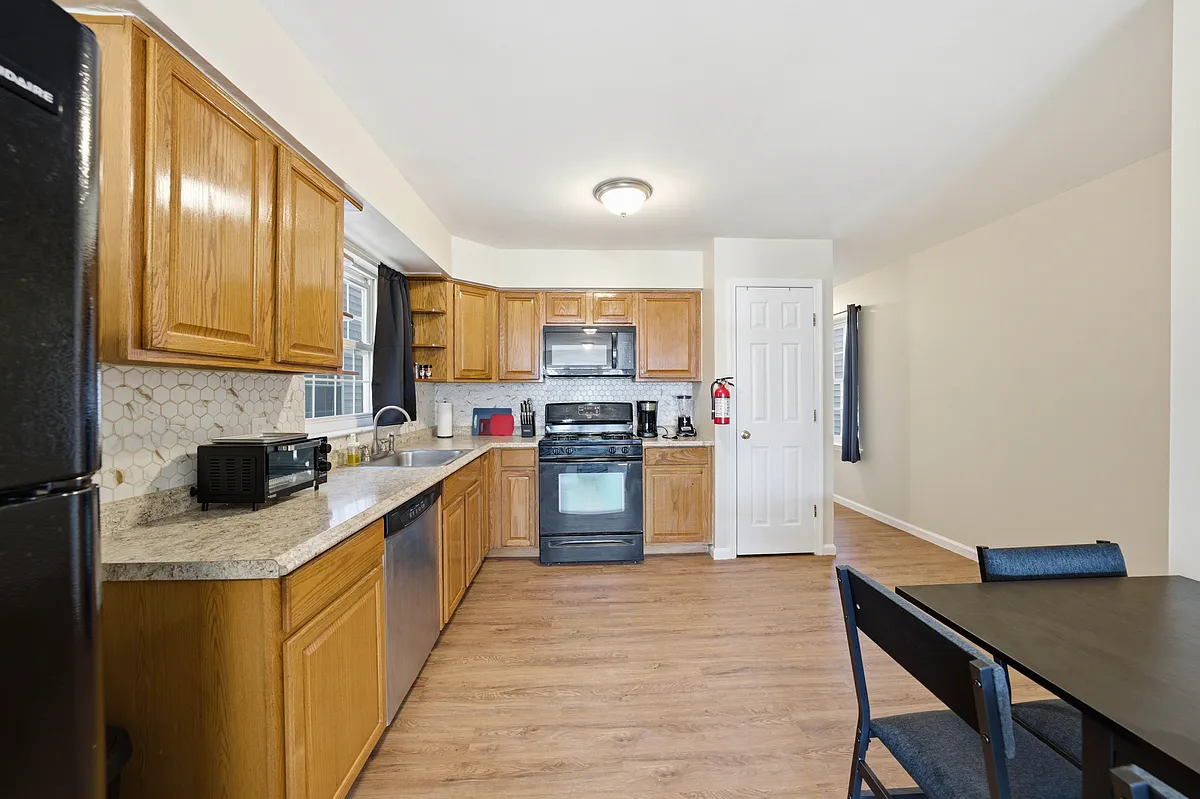 Building Photo - 1049 Lafayette St #1A