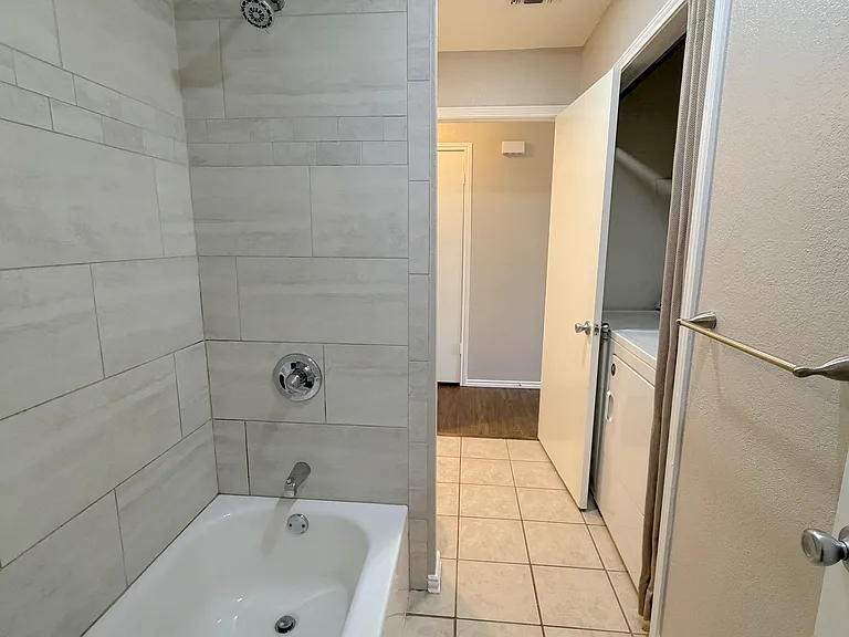 405 Augustine Dr — Photo 17