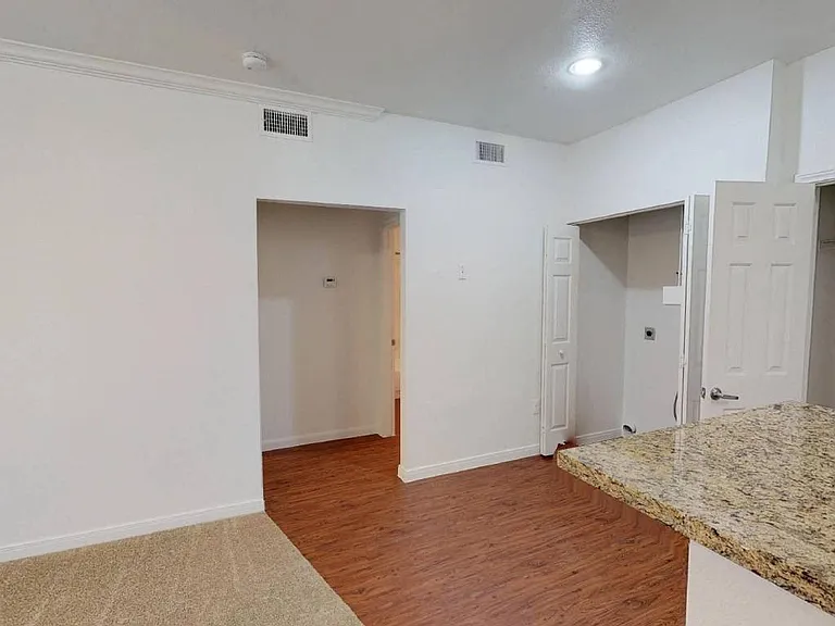 The Whittington Apartments — Photo 31