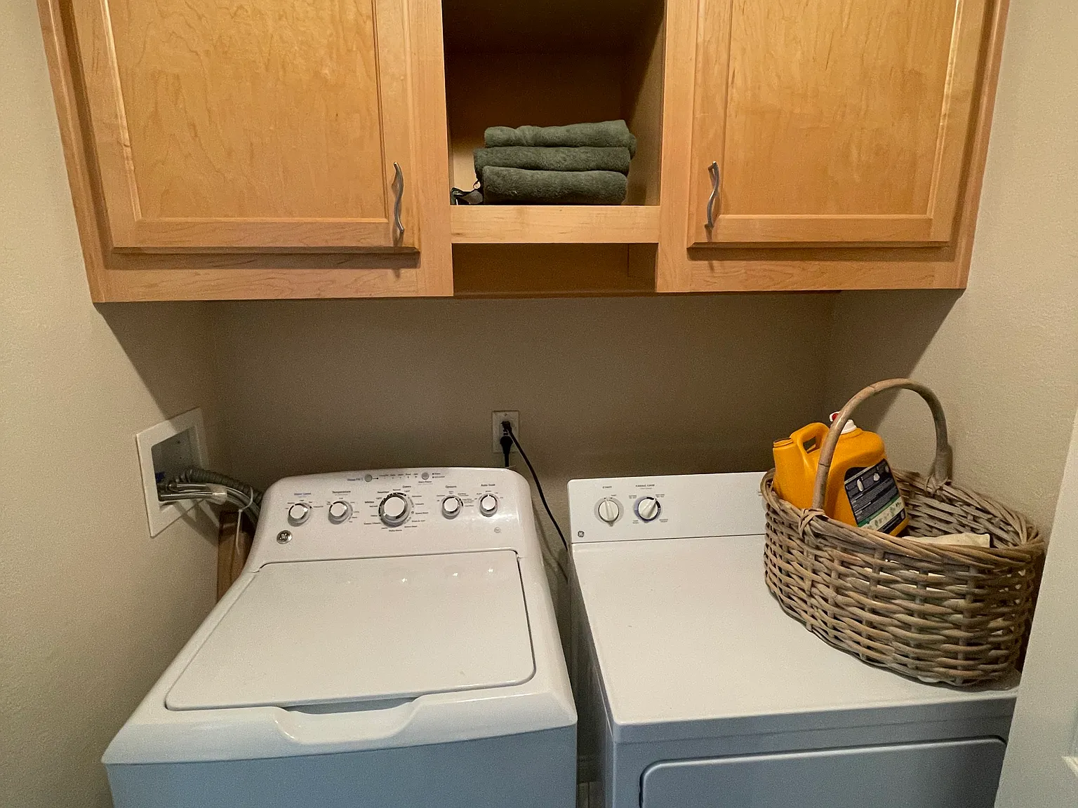 2 bed, 2.5 bath, 981 sqft, $1,675 — Photo 2