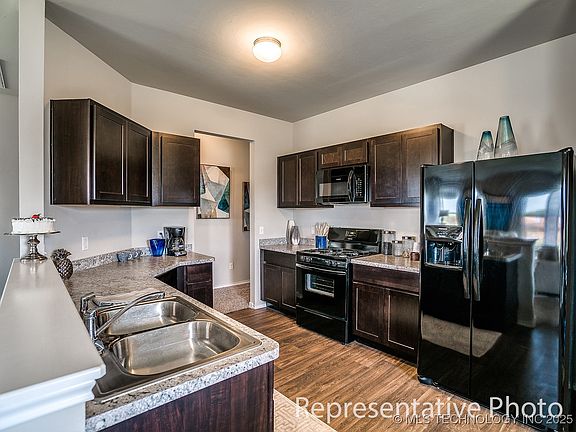 5th image of 11628 S 274th Pl E