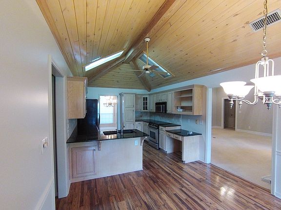 4th image of 207 S Madison Ct