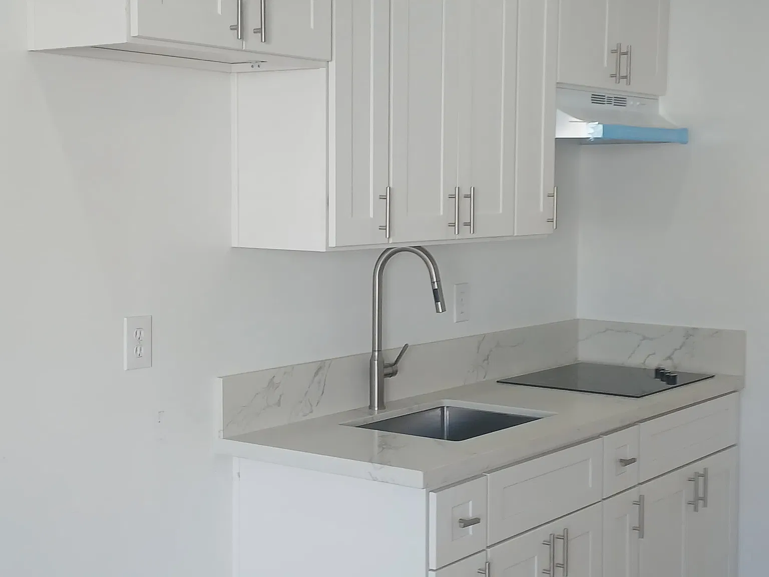 Studio, $895 — Photo 1