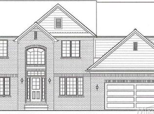 1906 Oak Forest Dr E, Troy, MI 48085