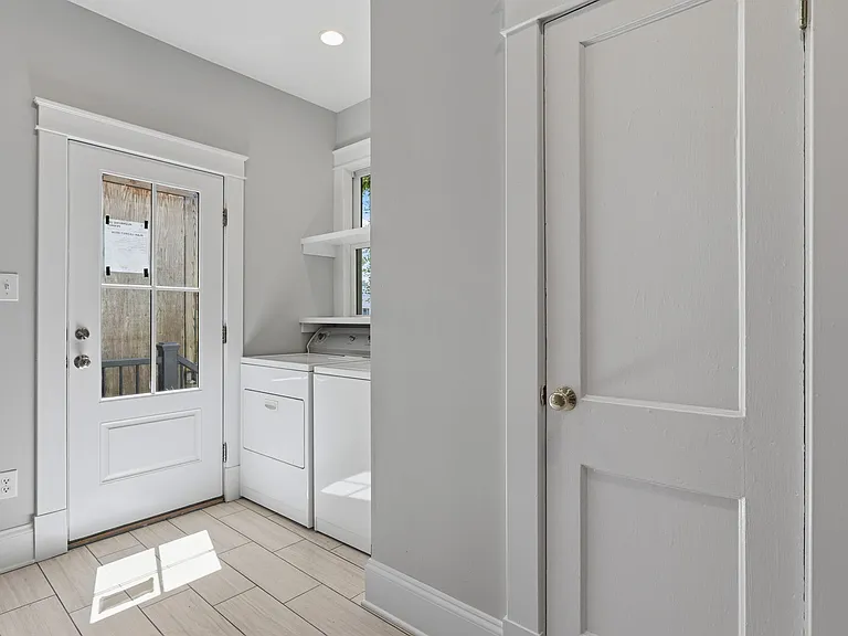 10 S Sheppard St — Photo 13