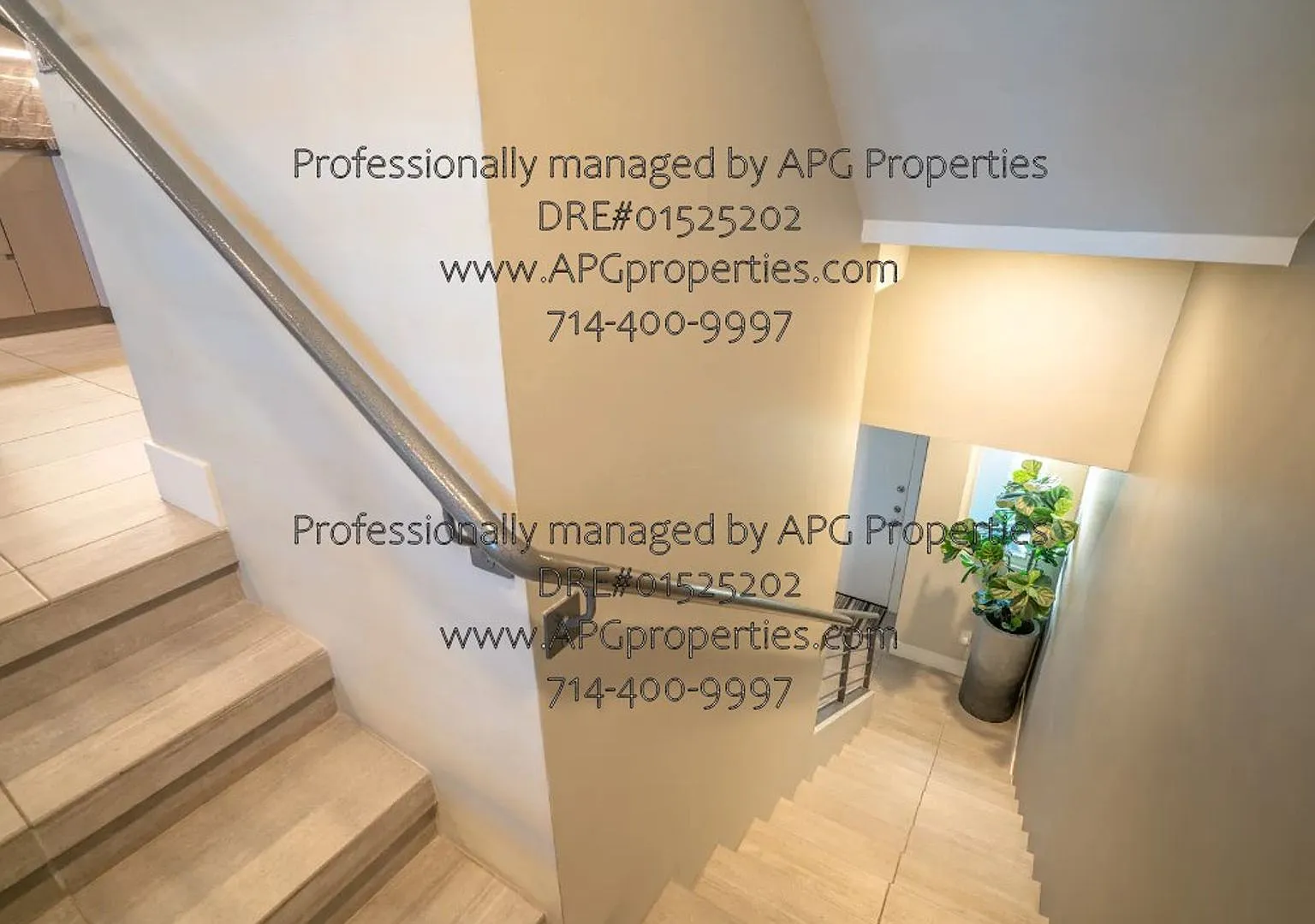 Four-Level Luxury Townhome | 3 Bedrooms | 3 Full Baths | 2 Half Baths | Hillcrest — Photo 3