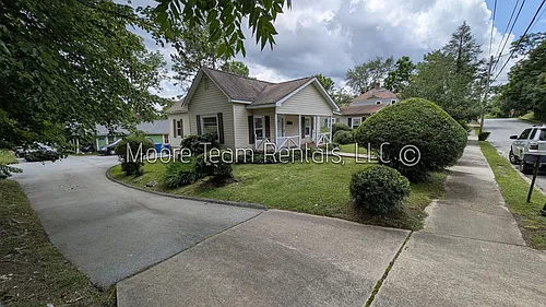 818 3rd Ave W Photo 1
