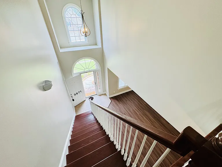3571 Brampton Dr — Photo 32