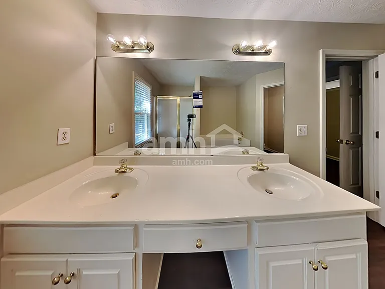 4960 Hopeland Dr — Photo 9