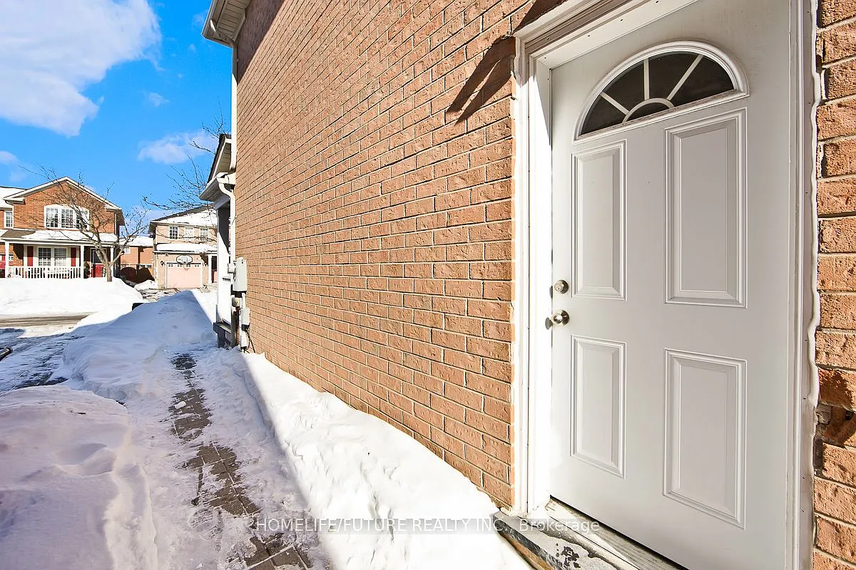 Building Photo - 49 Hyacinth Cres #BASEMENT