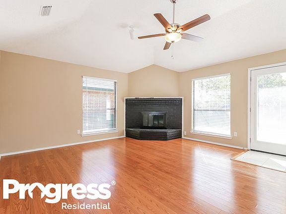 3rd image of 833 Larue Dr
