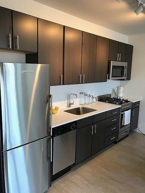 1st image of 168 W Superior St