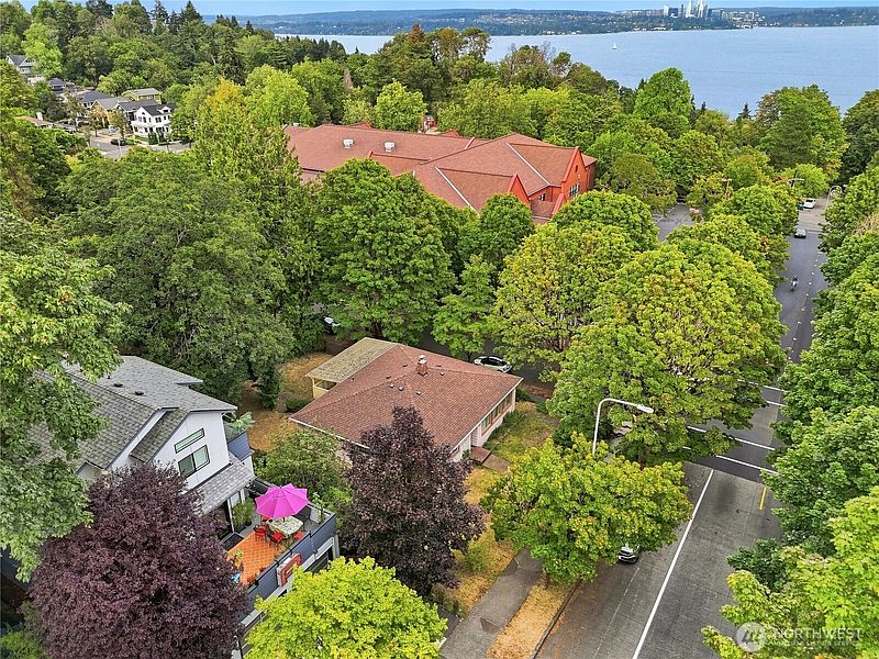 2nd image of 3020 E Yesler Way