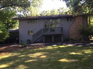 2001 Cranbrook Rd, Libertyville, IL 60048