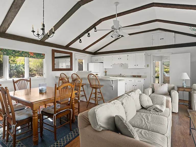 Kitchen & Dining area