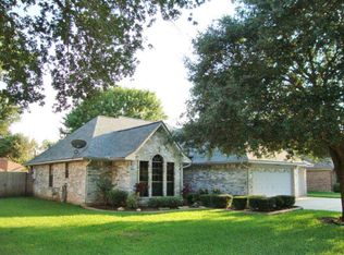 31 Alexander Ct, Angleton, TX 77515