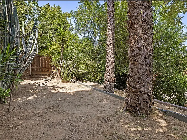 830 Robinson St #830 — Photo 15