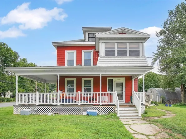 8 Hartford St, South Hadley, MA 01075