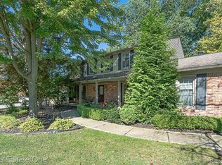 1609 Kilburn Rd N, Rochester Hills, MI 48306