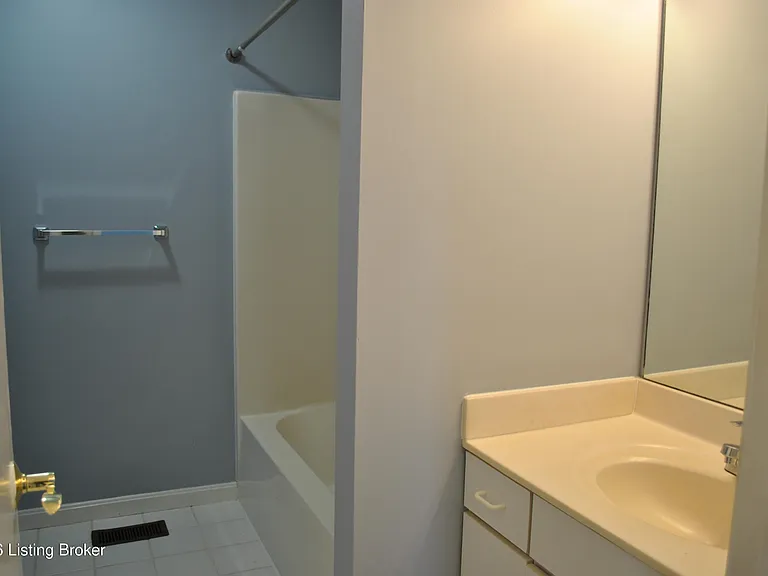 4118 Hickoryview Dr — Photo 14