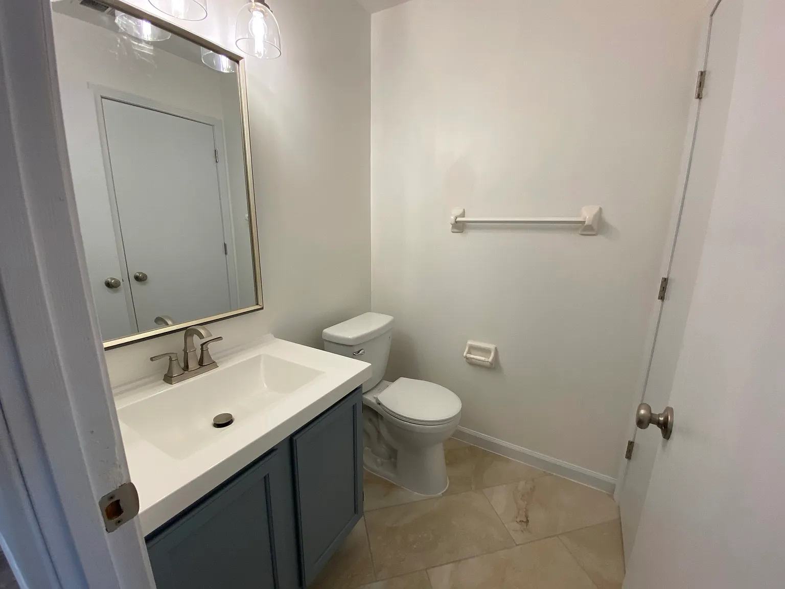 2 bed, 1010 sqft, $1,700 — Photo 2