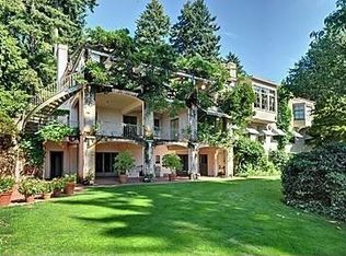 10 NW Scenic Dr, Shoreline, WA 98177