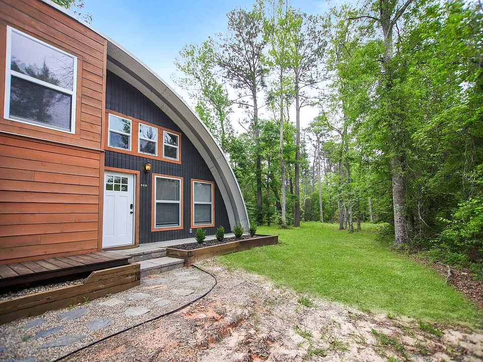 588 Lake Vernon Rd