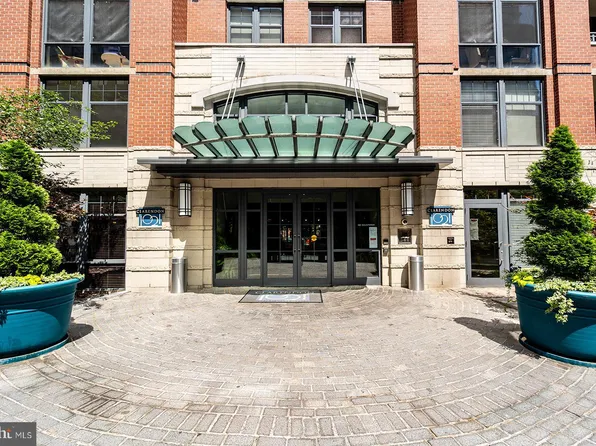1021 N Garfield St APT 125, Arlington, VA 22201