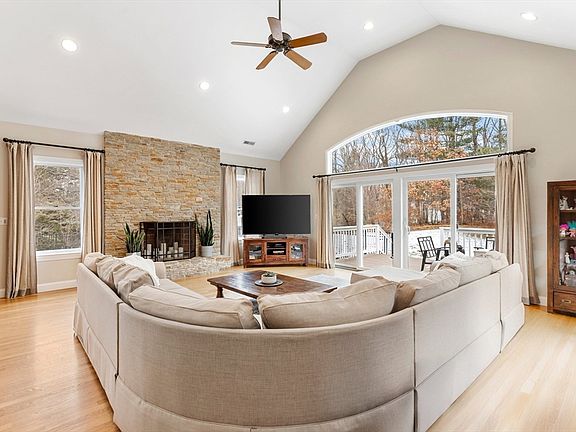 3rd image of 44 Tyler Rd