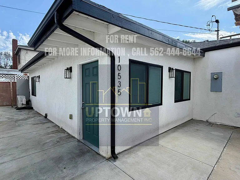 8535 Bradwell Ave — Photo 2