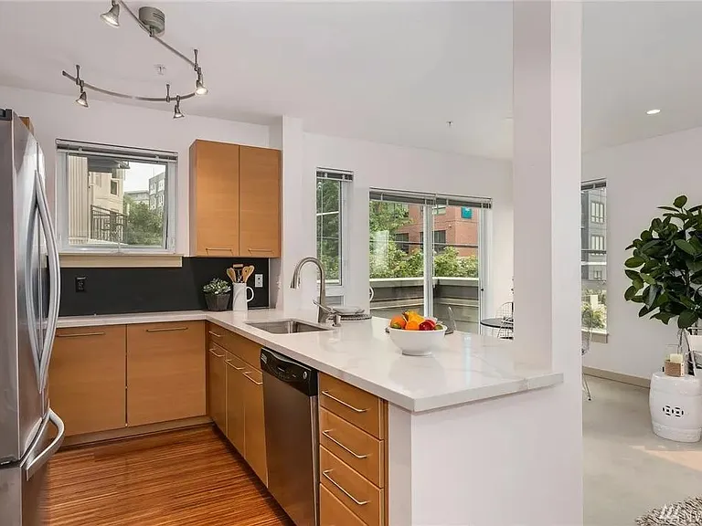 1410 E Pine St #W327 — Photo 3