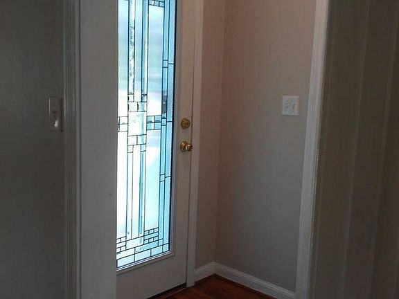 5th image of 907 E Scott St