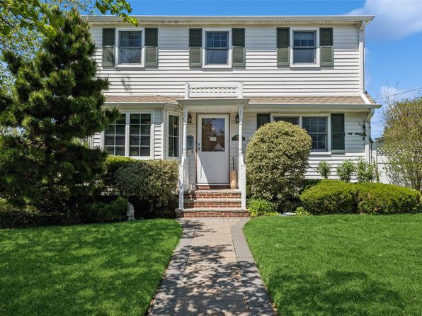 524 Terrace Avenue, Garden City South, NY 11530