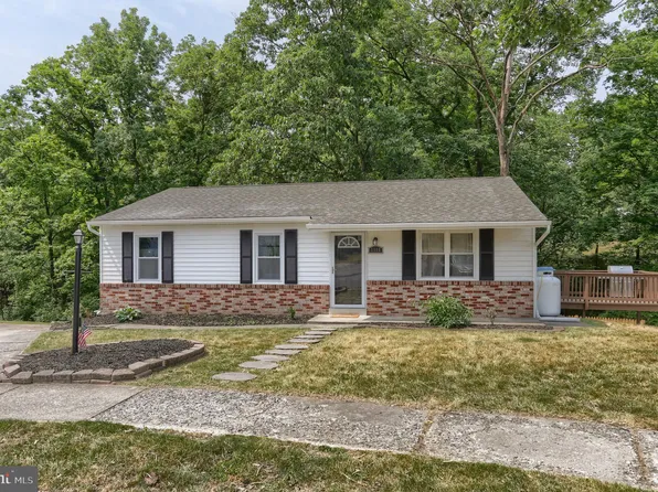1116 Old Pond Rd, Harrisburg, PA 17112