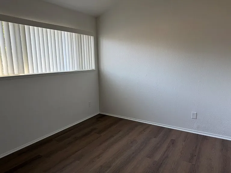 637 Knollwood Dr — Photo 23