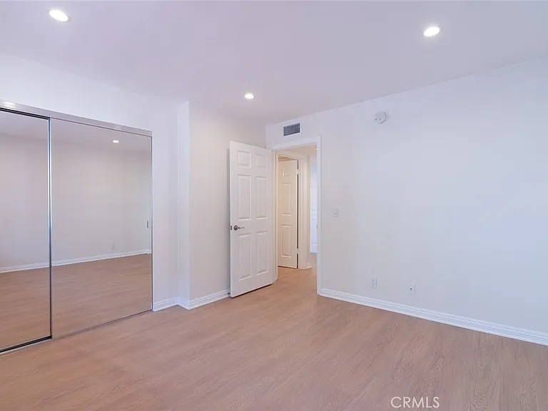 345 N Jackson St #205 — Photo 15