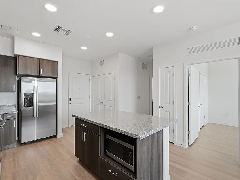 La Victoria Commons — Photo 13