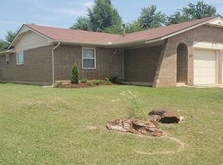 809 Robin Hill Rd, Edmond, OK 73003